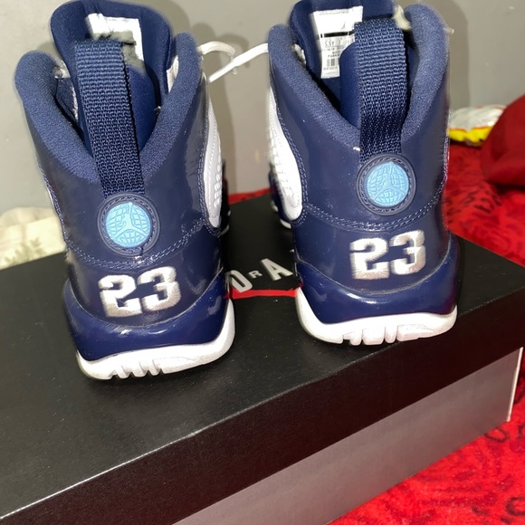 Jordan’s ONLY WORN 3 TIMES size 5’5 - Picture 3 of 3